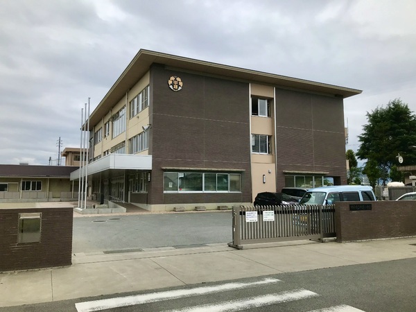 甲府市桜井町のアパート(甲府市立甲運小学校)