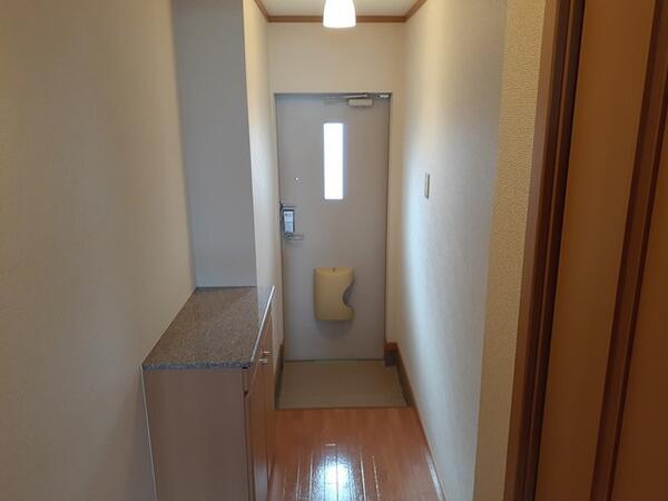 中央市西花輪のアパート