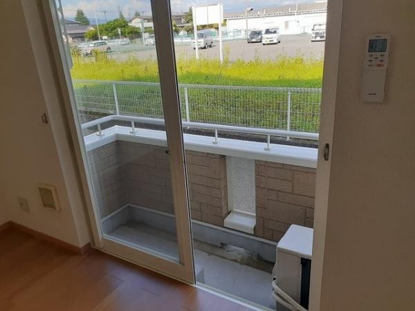中央市西花輪のアパート