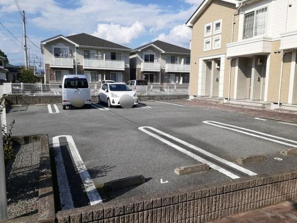 中央市西花輪のアパート