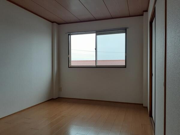 中央市西花輪のアパート