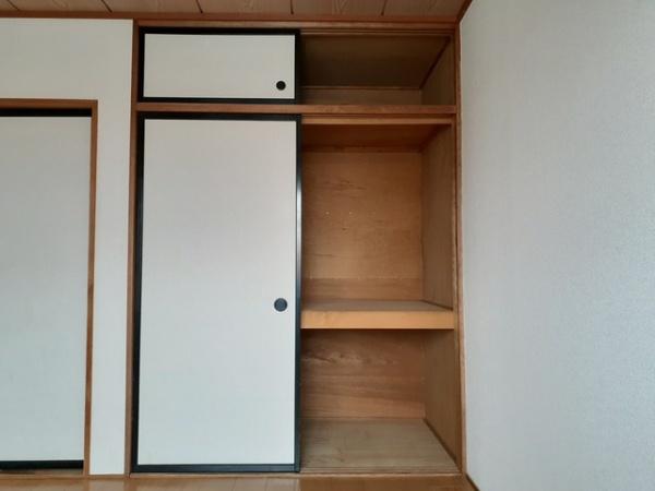 中央市西花輪のアパート