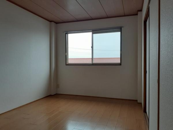 中央市西花輪のアパート