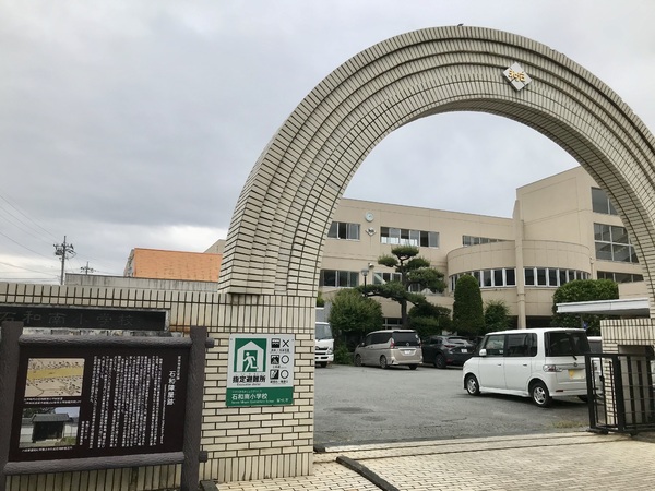笛吹市石和町下平井のマンション(笛吹市立石和南小学校)