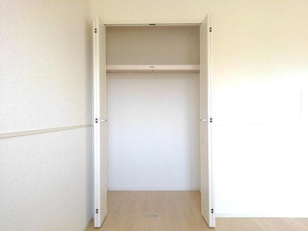 中央市中楯のアパート