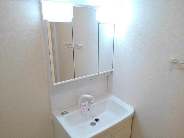 中央市中楯のアパート