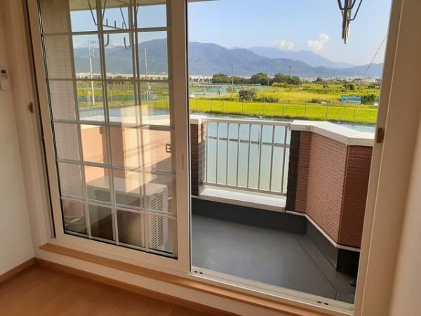 南アルプス市江原のアパート