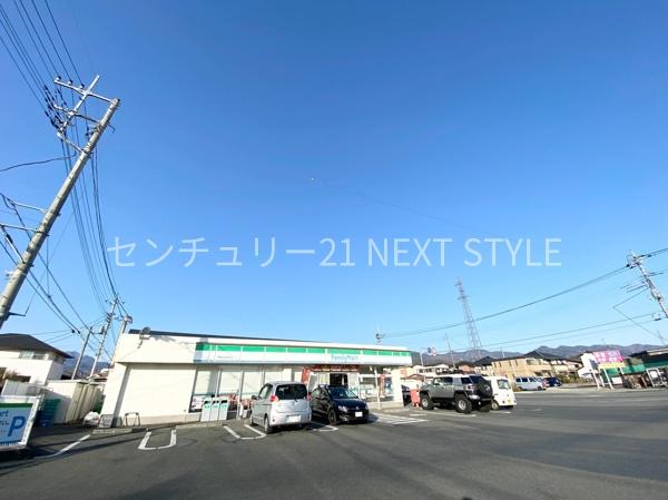甲斐市竜王新町のアパート(ファミリーマート敷島松島団地店)
