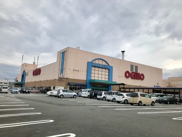 中央市山之神のアパート(オギノリバーシティショッピングセンター)