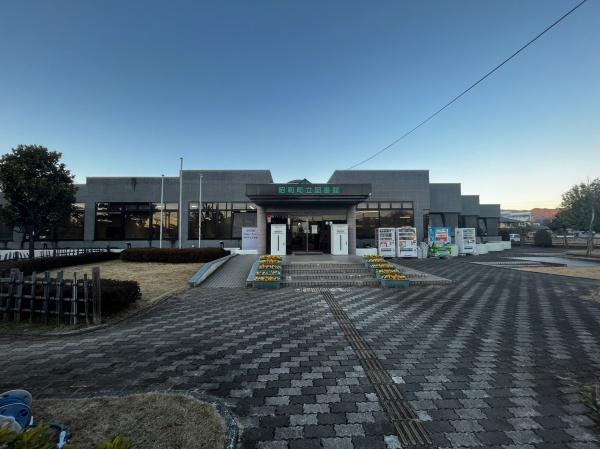 甲府市大里町のアパート(昭和町立図書館)