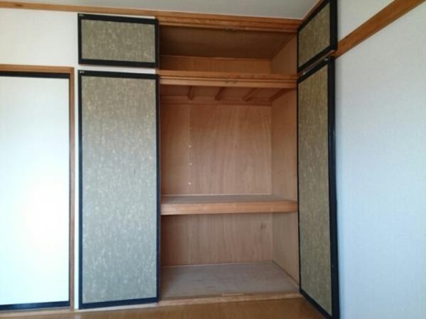 中央市成島のアパート