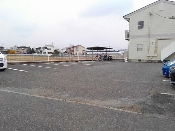 中央市成島のアパート