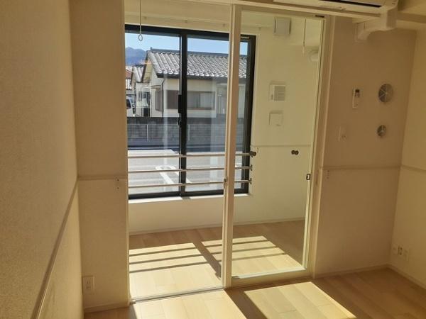中央市西花輪のアパート