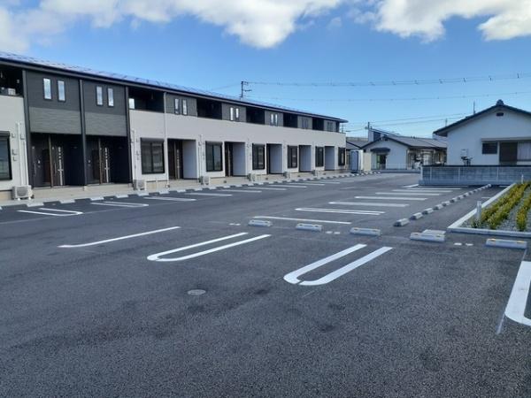 中央市西花輪のアパート