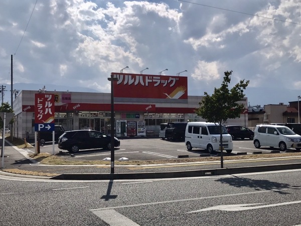 中巨摩郡昭和町築地新居のアパート(ツルハドラッグ甲府昭和店)