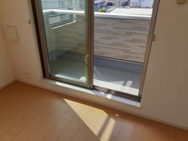 中央市西花輪のアパート