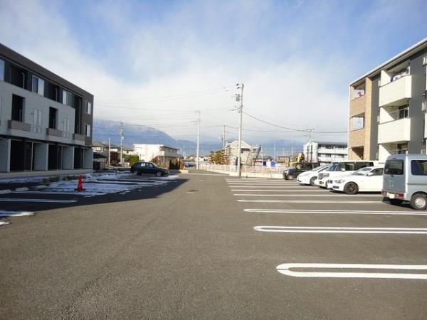 中央市西花輪のアパート