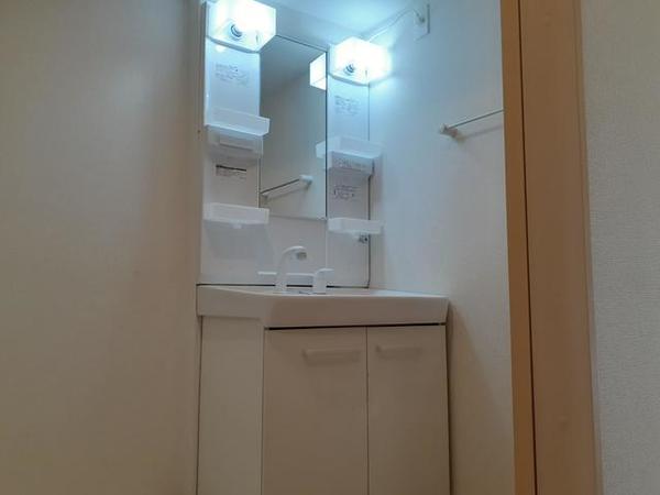 中央市西花輪のアパート