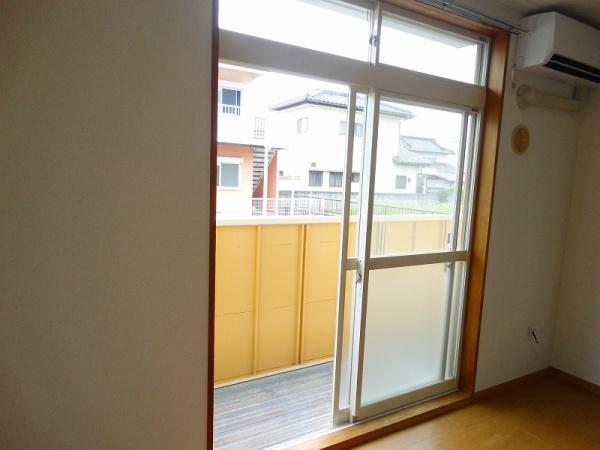 中央市西花輪のアパート