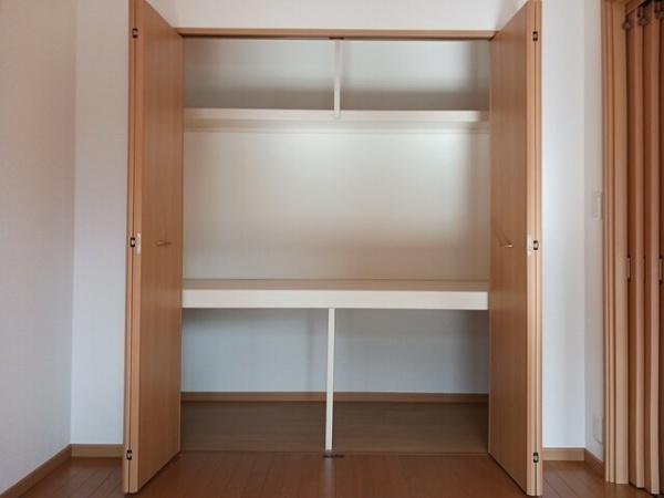 中央市下河東のマンション
