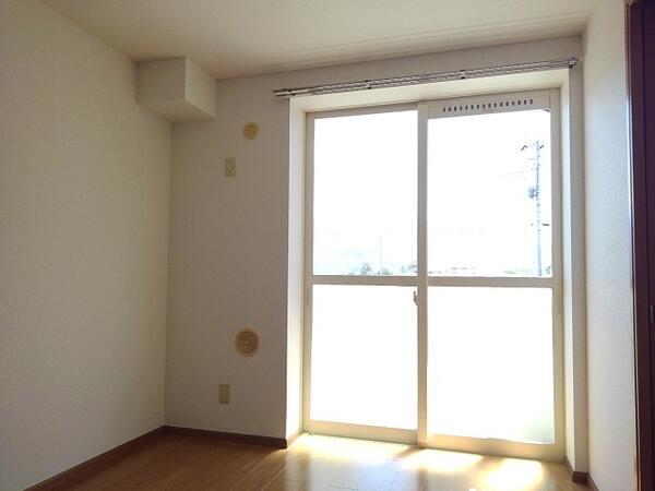 中央市西花輪のアパート