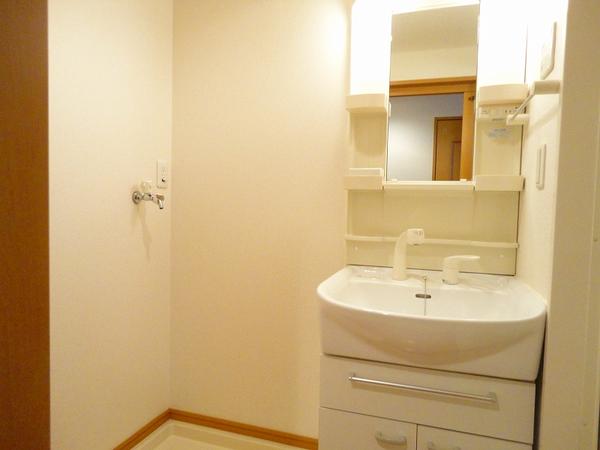 甲府市湯村１丁目のマンション