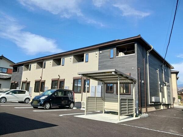 甲府市貢川２丁目のアパート