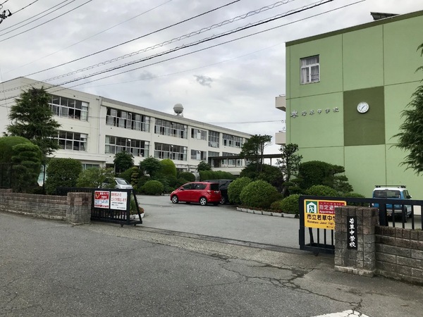 南アルプス市加賀美のアパート(南アルプス市立若草中学校)