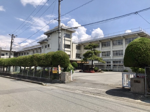 南アルプス市加賀美のアパート(南アルプス市立若草小学校)