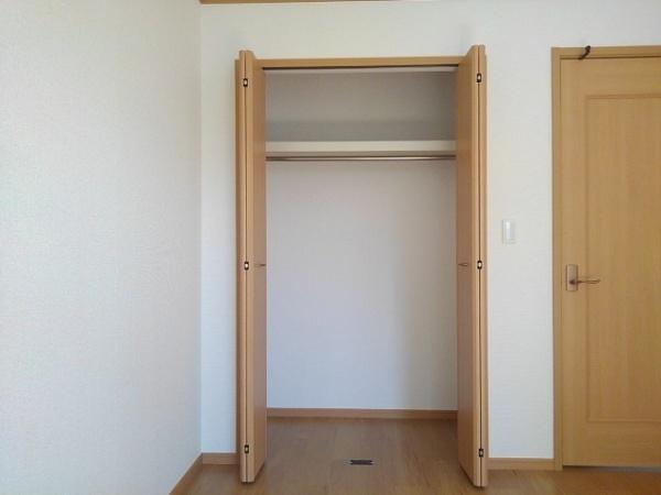 笛吹市御坂町成田のアパート