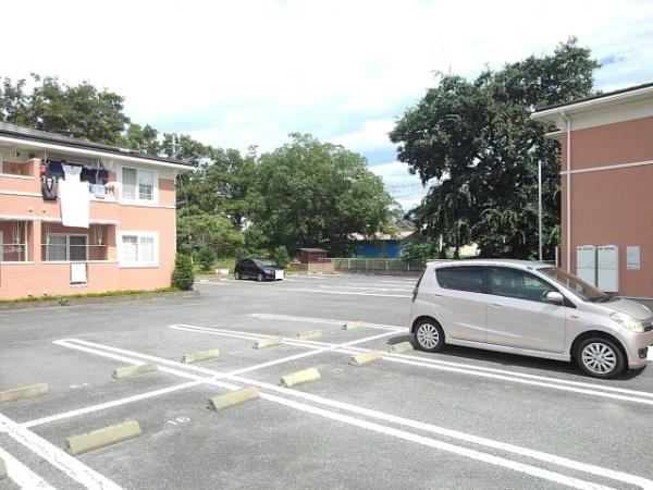 笛吹市御坂町成田のアパート