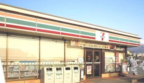 笛吹市御坂町成田のアパート