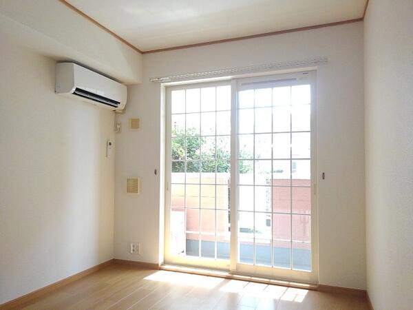 笛吹市御坂町成田のアパート