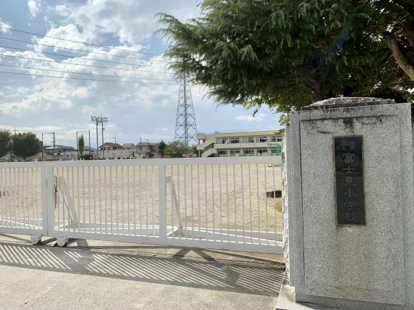 笛吹市石和町東油川のアパート(笛吹市立富士見小学校)