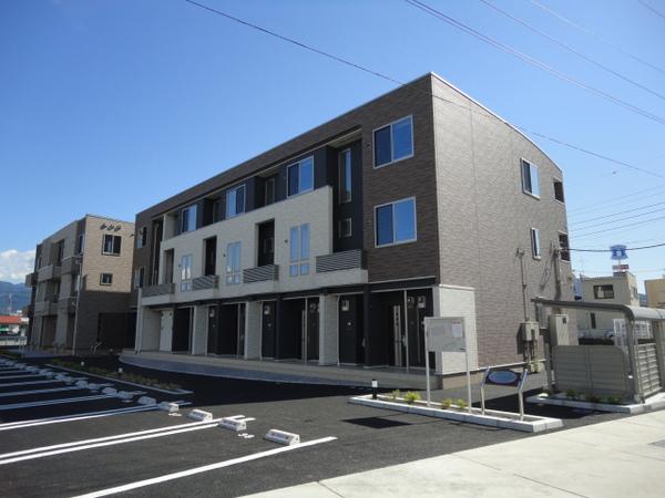 中央市西花輪のアパート