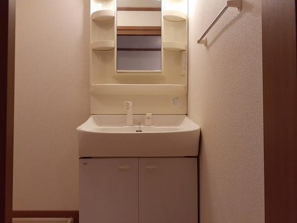 甲府市下飯田２丁目のアパート