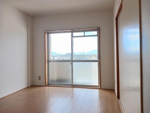 甲府市国母７丁目のマンション