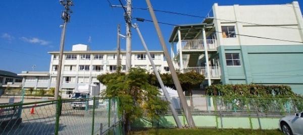 甲府市里吉３丁目のアパート