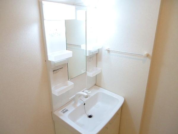 甲府市里吉３丁目のアパート