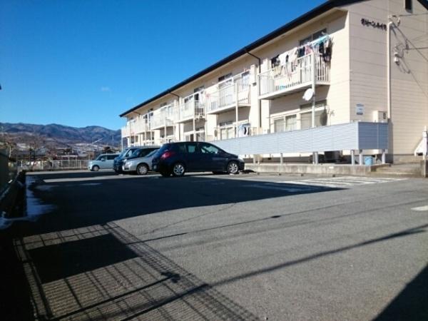 山梨市小原西のアパート