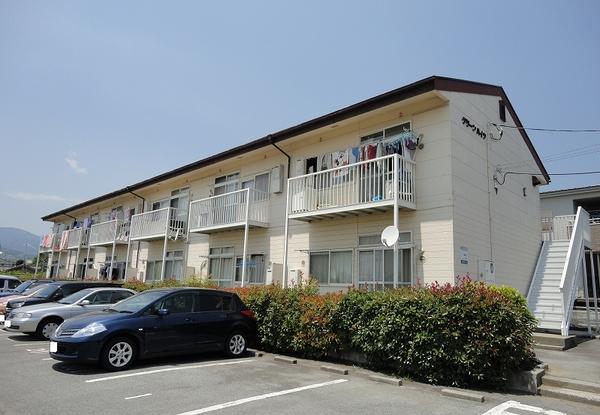 山梨市小原西のアパート