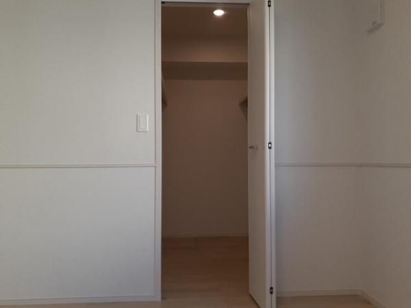 中央市布施のアパート