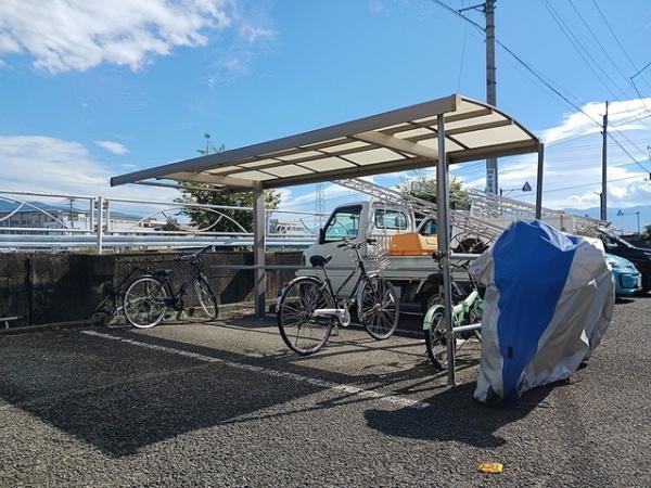 甲府市下飯田３丁目のアパート