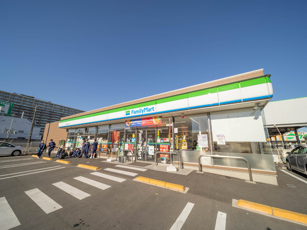 クレストクレール(ファミリーマート宇都宮桜二丁目店)