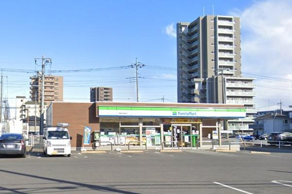 アルファレジデンス駅東(ファミリーマート宇都宮今泉町店)