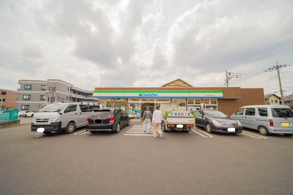 Y&Mシャルム簗瀬(ファミリーマート宇都宮簗瀬四丁目店)
