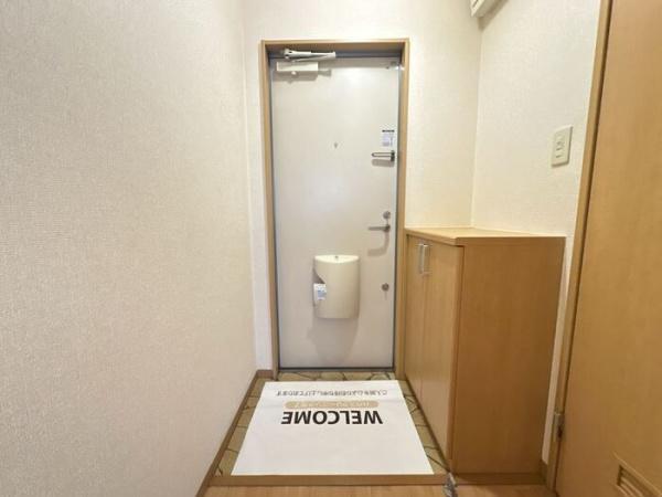 リースランド平出 D(玄関)