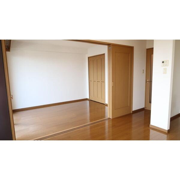 アルファレジデンスイースト(洋室)