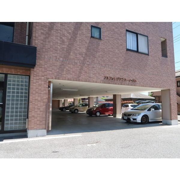 アルファレジデンスイースト(駐車場)