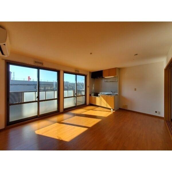 ソレアードB（平出町）